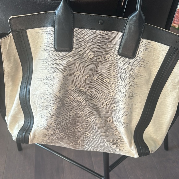 Chloe Leather Tote Bag - Picture 11 of 11